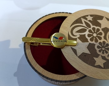 NOVOAIR AIRLINES LOGO Tie Clip in Brass and lamination with Box CT006