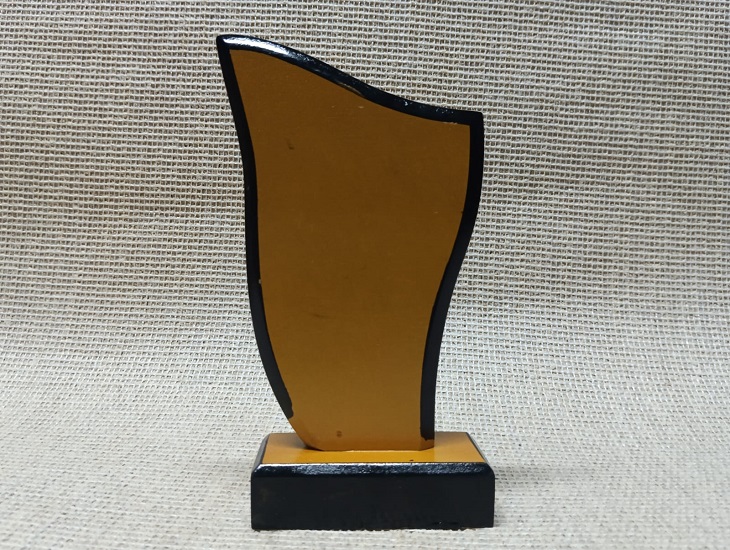 Wooden Crest/Award Trophy with customize print CAW019