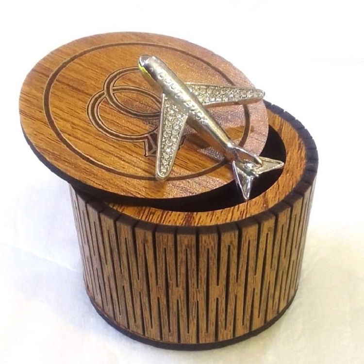 Coat pin in Silver color Best Quality Metal with Box ZT002