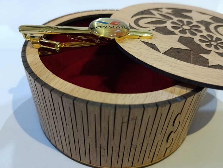 NOVOAIR AIRLINES LOGO Tie Clip in Brass and lamination with Box CT006